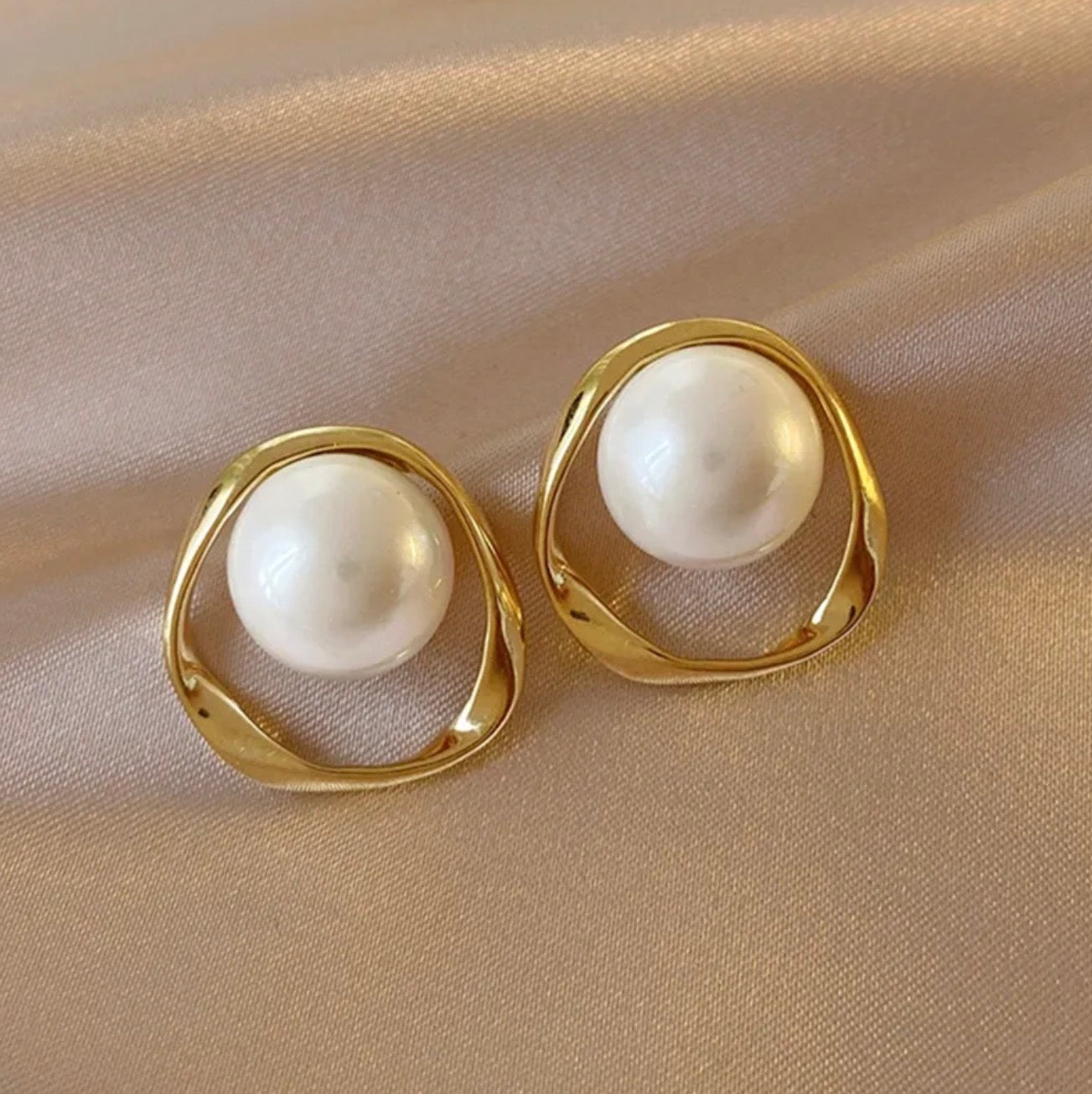 Gold pearl earrings