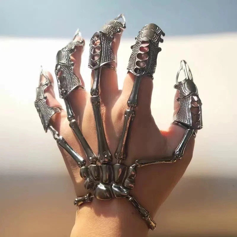 Skeleton hand ring set