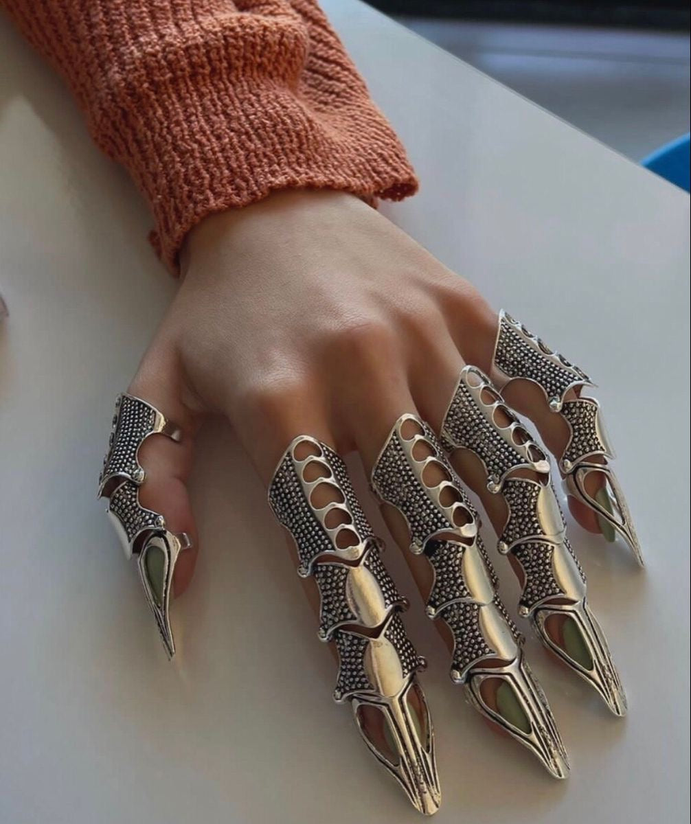 Skeleton hand ring set