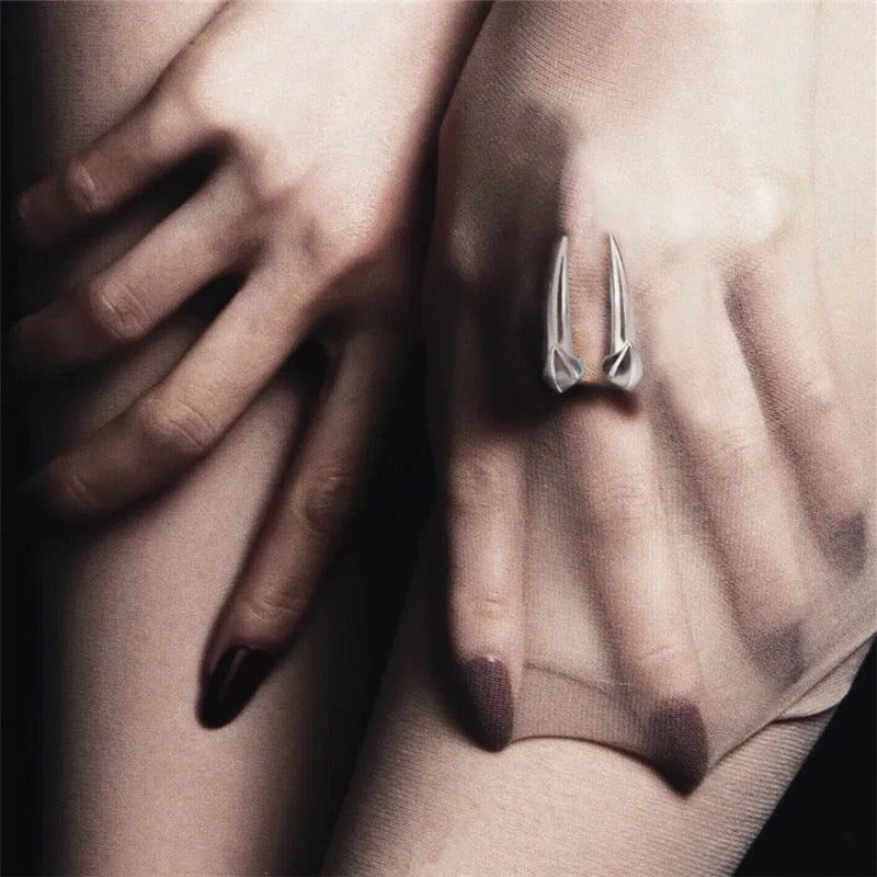 Vamp fang open ring
