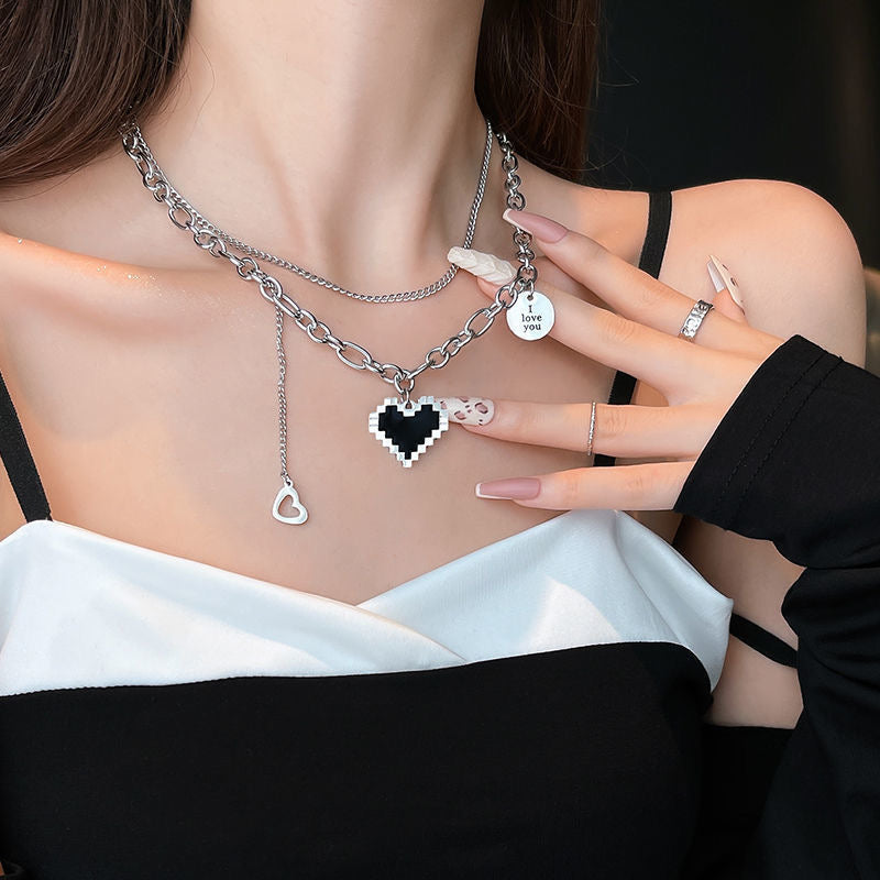 Heart detailed necklace