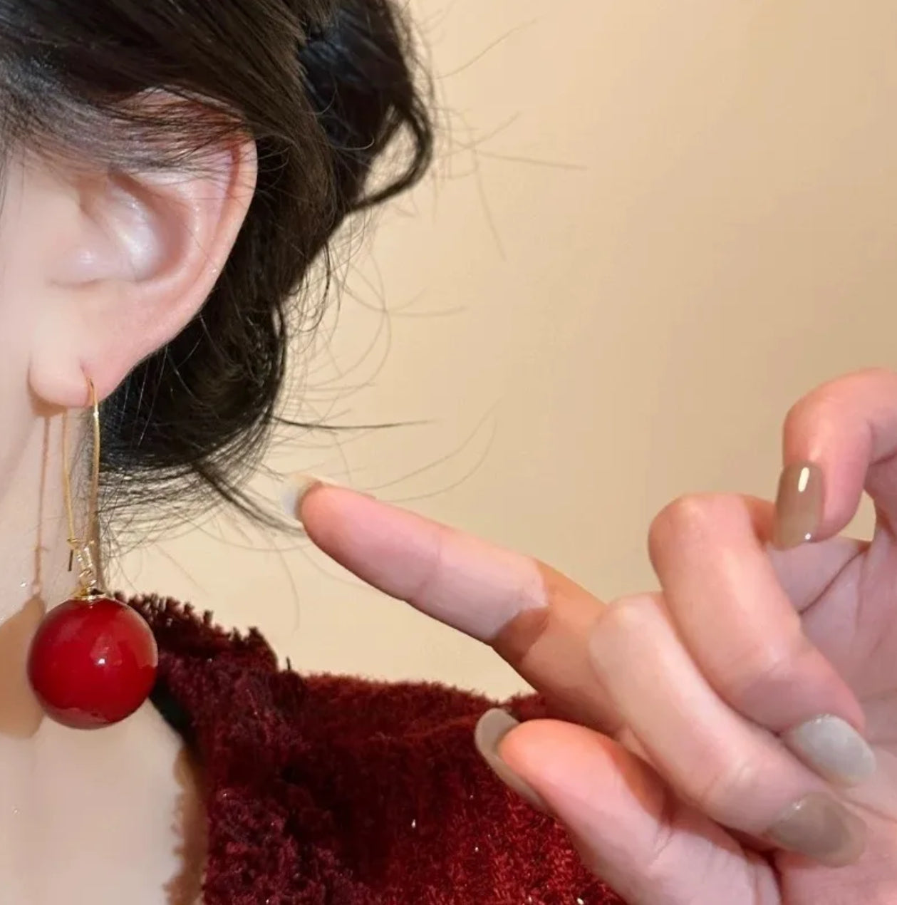Christmas ball earring