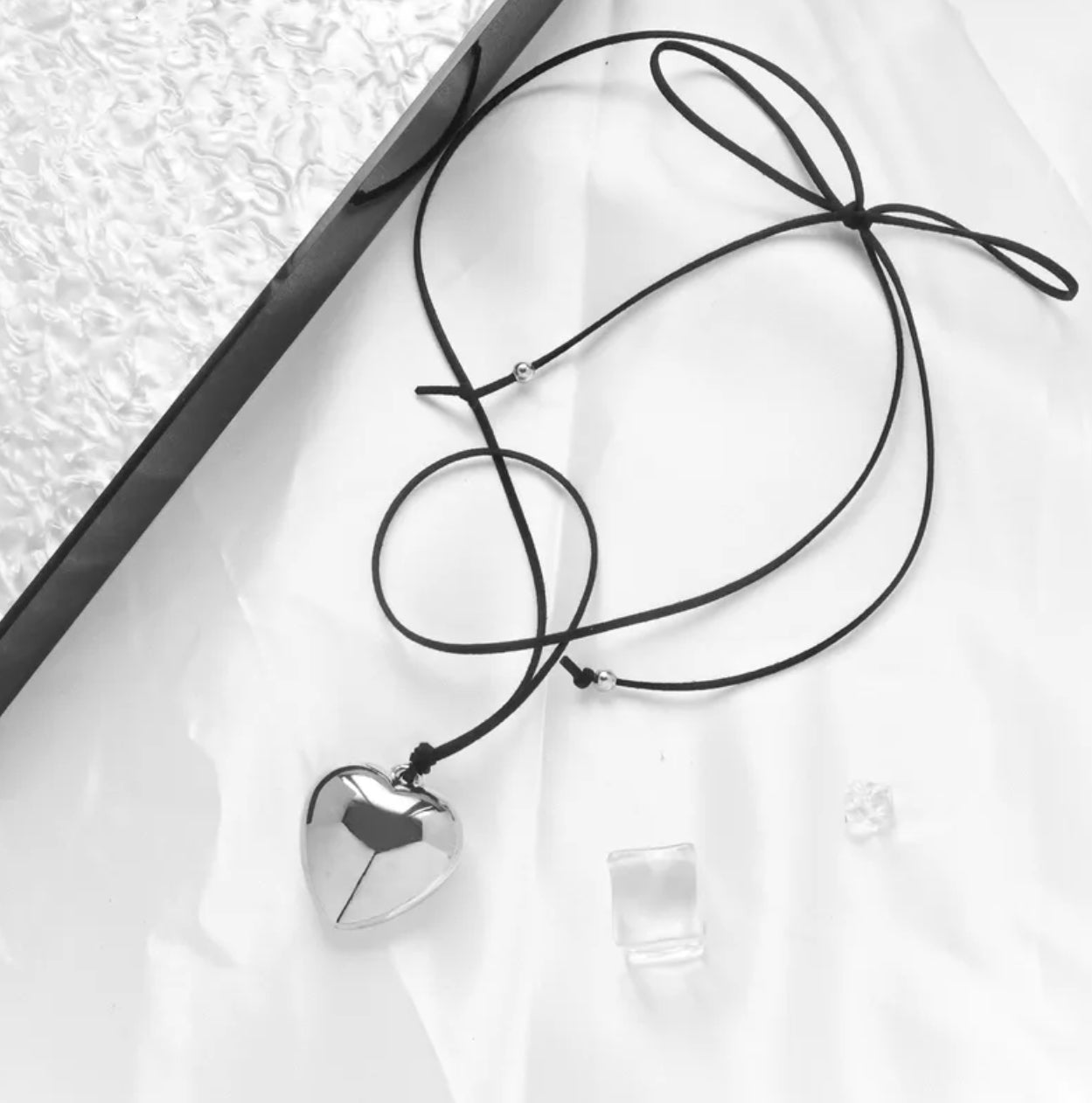 Heartstring Bow Choker