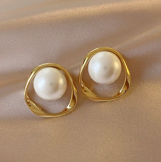 Gold pearl earrings