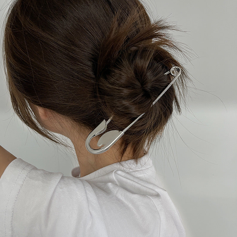 Safety pin hair clip