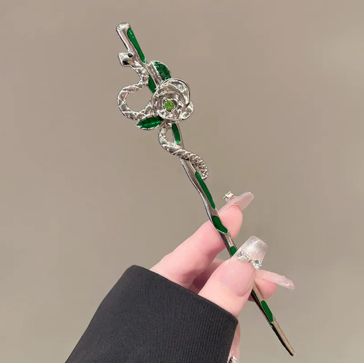 Wrapped snake hairpin