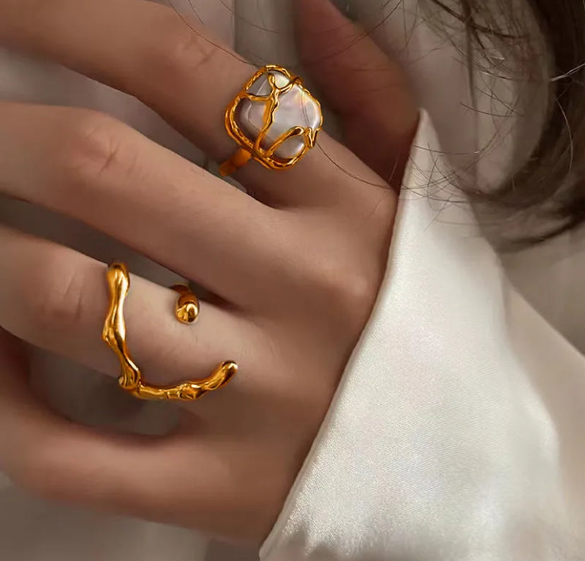 Geometric pearl ring set