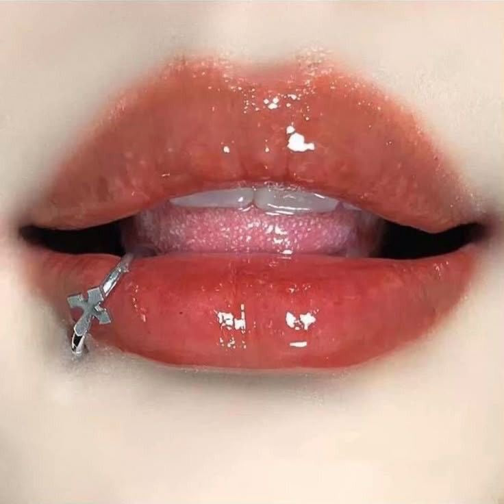 Cross lip ring