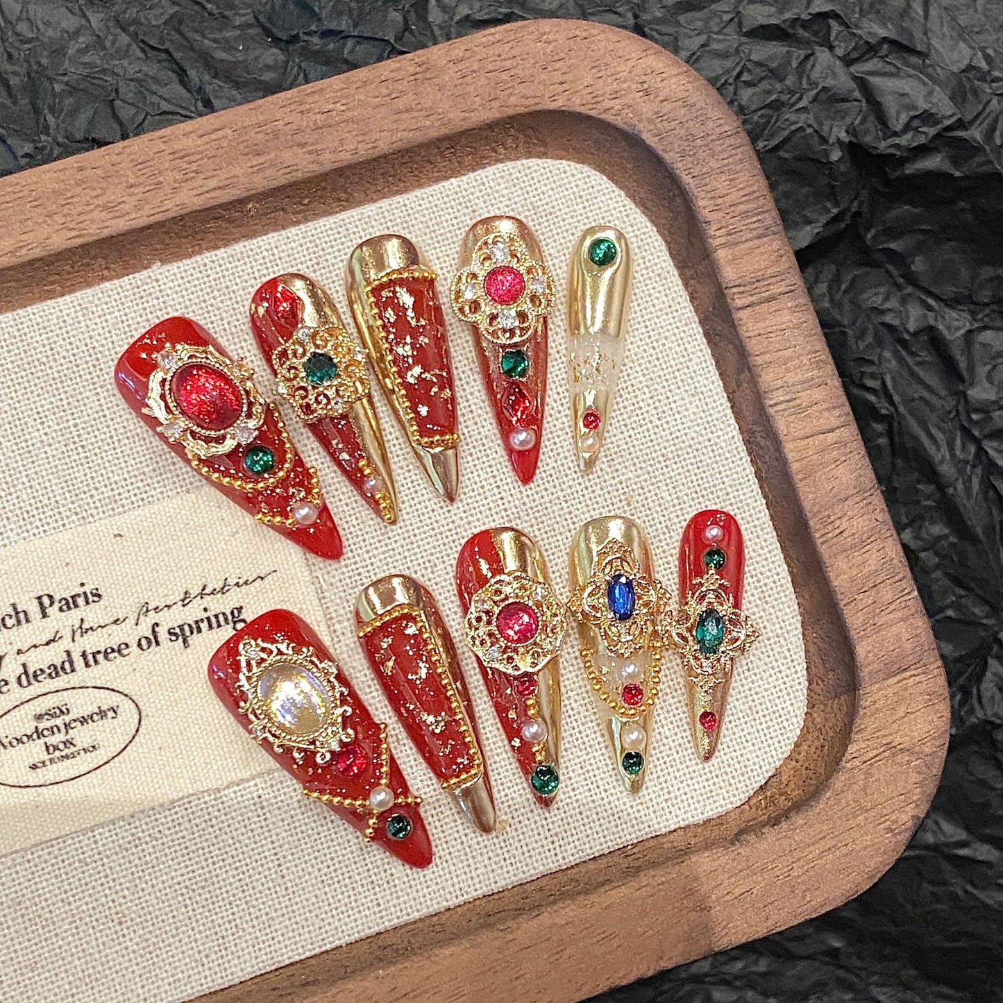 Gold traditional press on nails